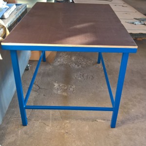 Kovový pracovní stůl vyrobený firmou Konsorcium - KOVO